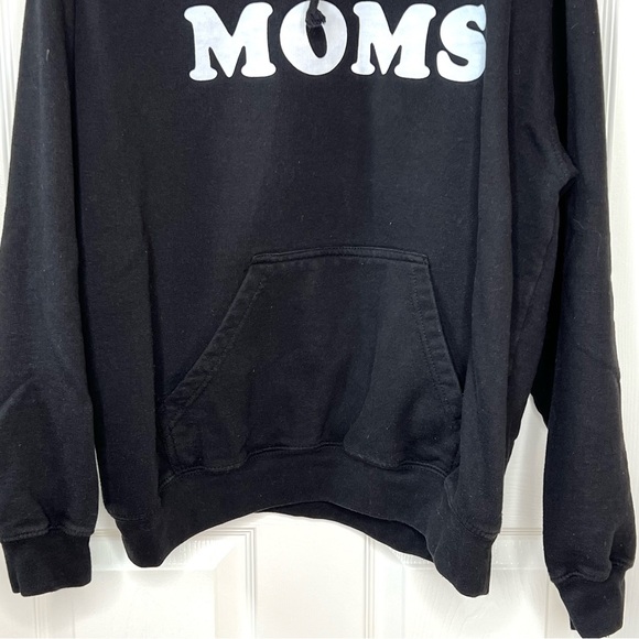 ⭐️ I Love ❤️ Hot Moms Graphic Black Sweatshirt Pullover Hoodie Size LARGE - Picture 5 of 11